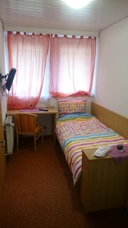 Gasthof Wilhelm Tell Fremdenzimmer Zirndorf Exterior foto